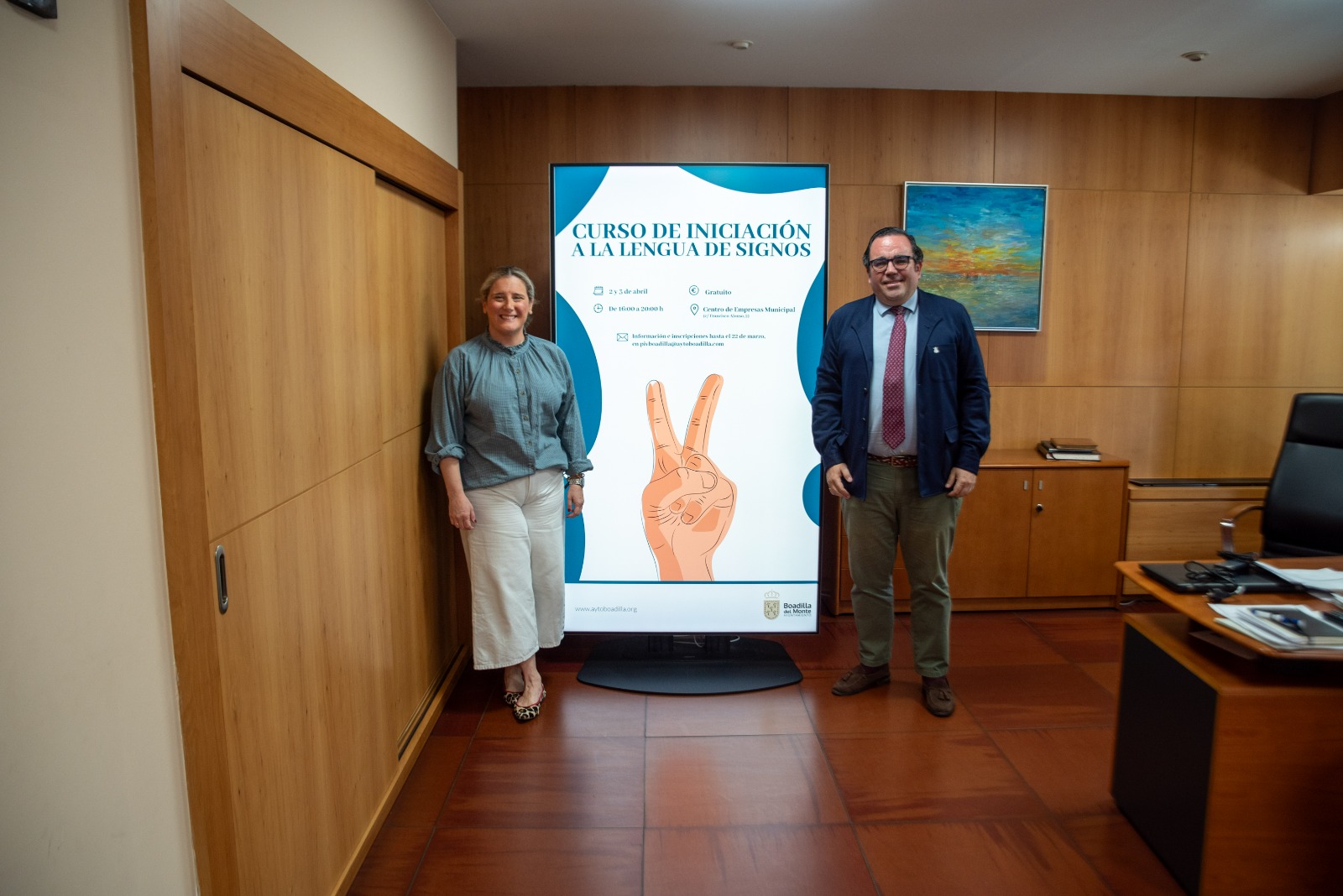 Texto Alternativo: El Ayuntamiento ofrece un curso de iniciación a la Lengua de Signos Española