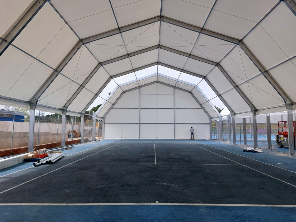 Texto Alternativo: Getafe instala una cubierta en 3 pistas de tenis del Polideportivo Alhóndiga-Sector III