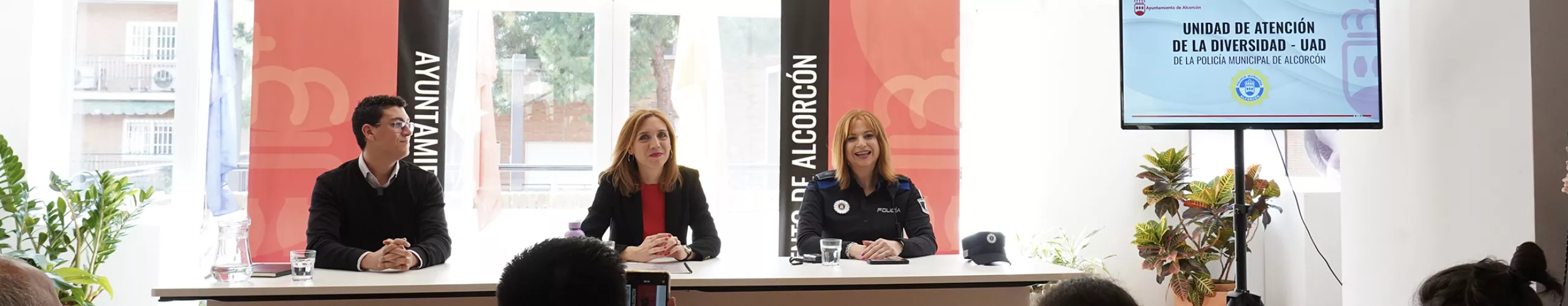 Texto Alternativo: Alcorcón presenta la Unidad de Atención de la Diversidad de la Policía Municipal (UAD) para ofrecer asistencia y apoyo personalizados a las víctimas de los delitos de odio