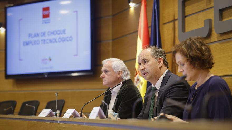 Texto Alternativo: La Comunidad de Madrid desplegará un plan de choque para cubrir más de 40.000 empleos en el sector tecnológico