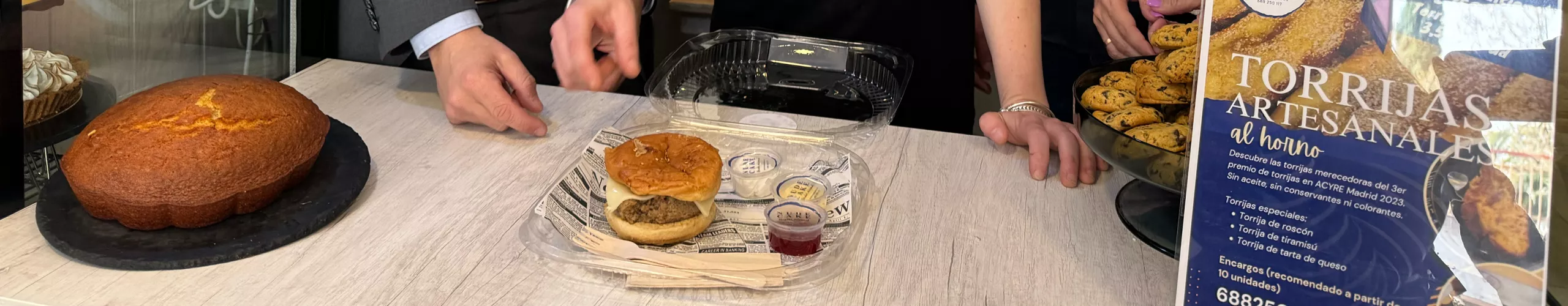 Texto Alternativo: Alcorcón vuelve a ser referente gastronómico de la Comunidad de Madrid gracias a la “Burger-torrija” del obrador Nude Cake