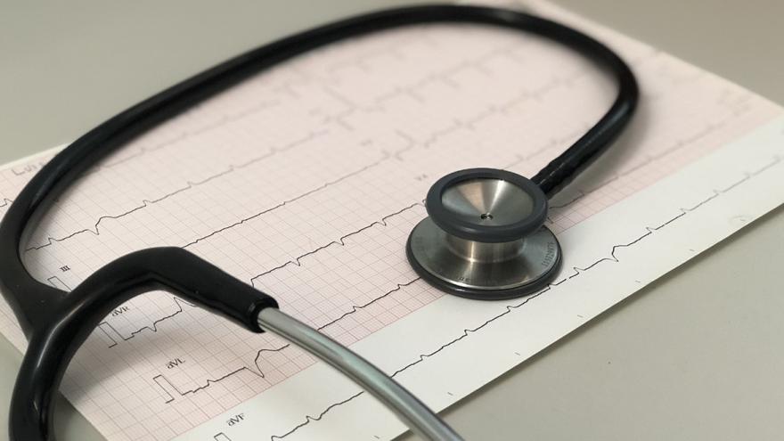 Texto Alternativo: Un cardiólogo del Hospital 12 de Octubre, catedrático de la Facultad de Medicina de la Universidad Complutense de Madrid