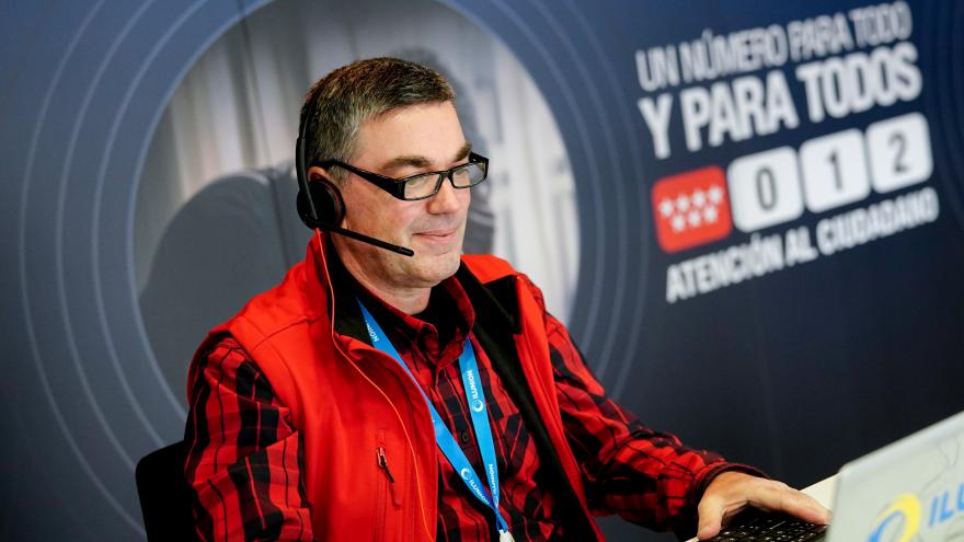 Texto Alternativo: La Comunidad de Madrid pondrá en marcha un puesto específico preferente en la Oficina de Atención al Ciudadano para personas con discapacidad y mayores
