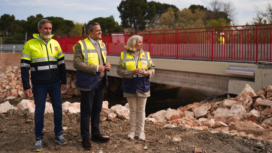 Texto Alternativo: La Comunidad de Madrid inaugura el puente sobre el arroyo Culebro afectado por la DANA y la tormenta Aline