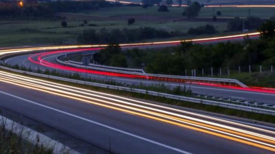 Texto Alternativo: La Comunidad de Madrid instala tecnología LED en carreteras de Zarzalejo y Valdetorres de Jarama para reducir el consumo energético