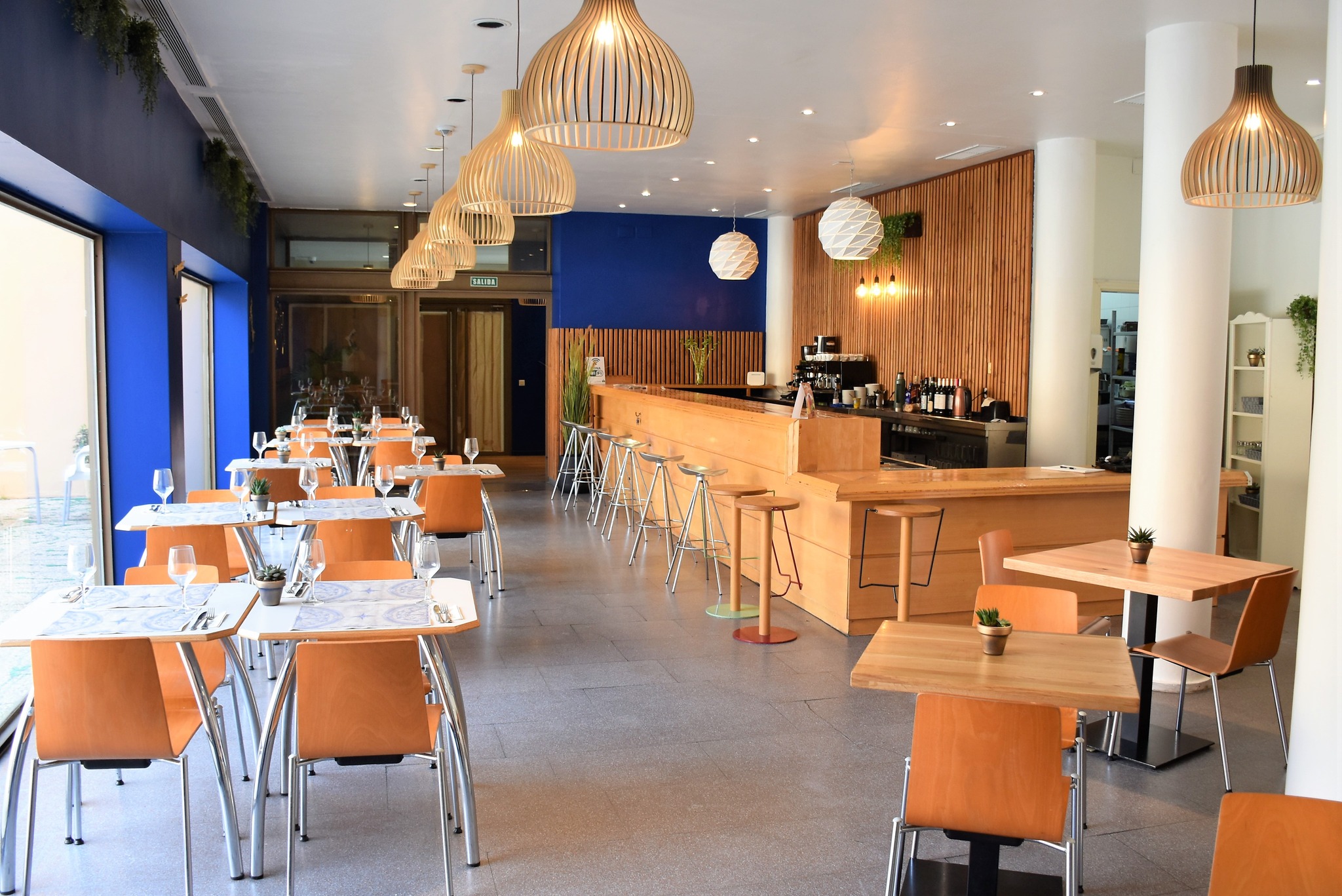 Texto Alternativo: El bar cafetería El Coliseo abrirá sus puertas el próximo viernes 12 de abril