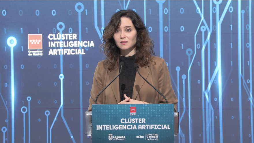 Texto Alternativo: Díaz Ayuso anuncia la creación de una Oficina para impulsar la Inteligencia Artificial destinada a reforzar los servicios públicos