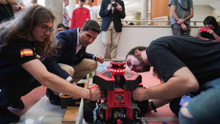 Texto Alternativo: La Comunidad de Madrid compite en el concurso de creación de robots Eurobot Spain con la participación de 80 jóvenes de la región
