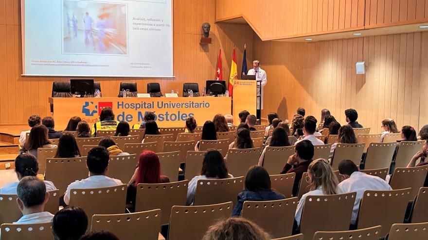 Texto Alternativo: El Hospital de Móstoles y el SUMMA 112 comparten conocimiento y experiencia clínica para innovar en la coordinación