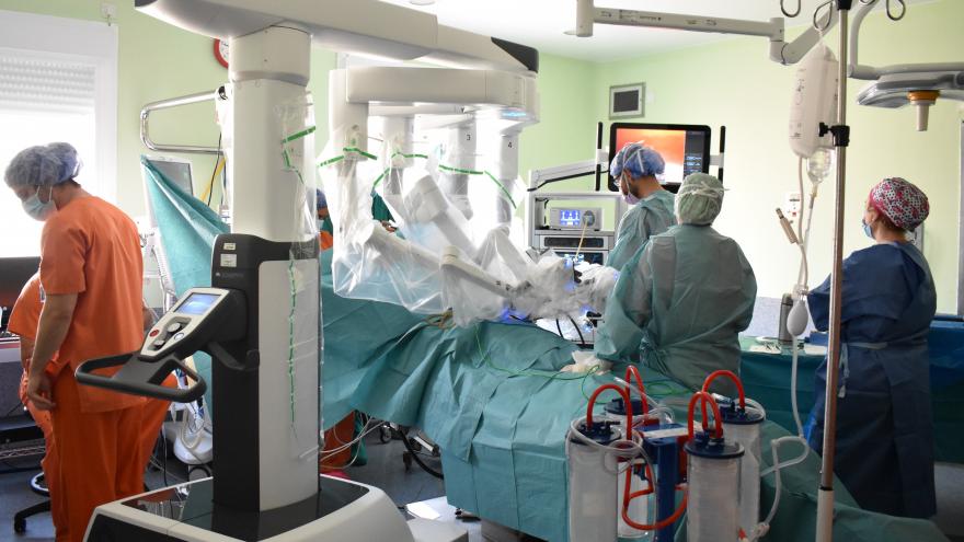 Texto Alternativo: El Hospital de La Princesa incorpora la alta tecnología robótica para intervenciones quirúrgicas