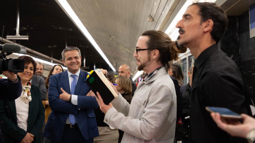 Texto Alternativo: La Comunidad de Madrid transforma los trenes y andenes de Metro en improvisados escenarios en la décima edición de CronoTeatro