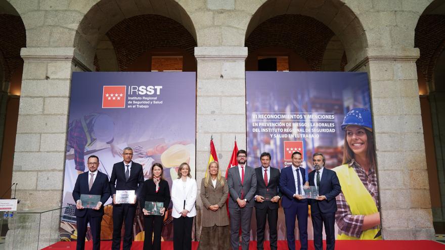 Texto Alternativo: La Comunidad de Madrid entrega los premios que reconocen las buenas prácticas de empresas en Prevención de Riesgos Laborales