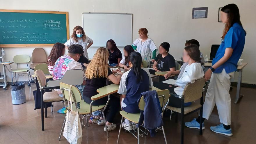 Texto Alternativo: Más de 100 Centros de Salud de la Comunidad de Madrid muestran a cerca de 900 alumnos de 4º de la ESO la actividad profesional en Atención Primaria