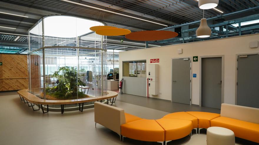 Texto Alternativo: El Hospital público Enfermera Isabel Zendal de la Comunidad de Madrid atiende ya a los primeros pacientes en su Centro de ELA