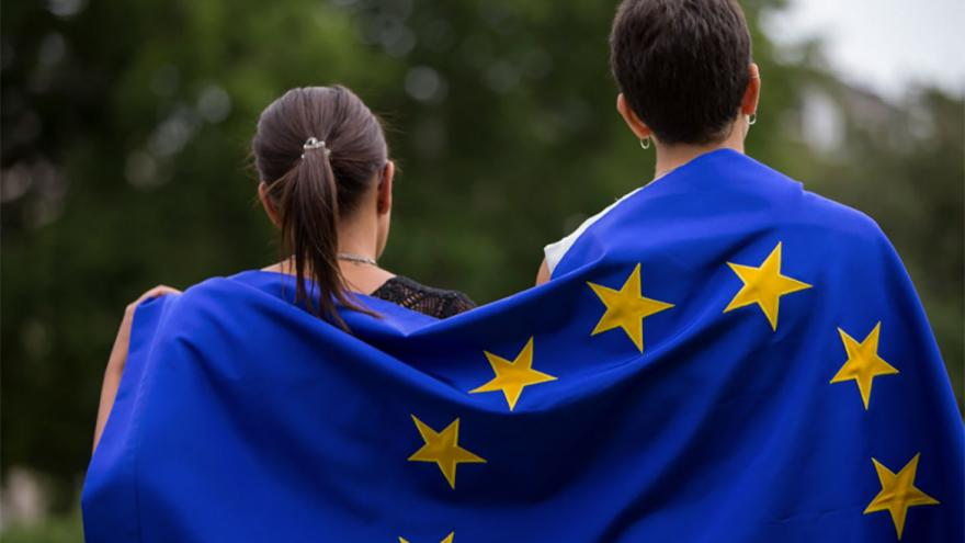 Texto Alternativo: La Comunidad de Madrid estrena el minibús Europa marcha para difundir la historia, cultura e instituciones de la UE