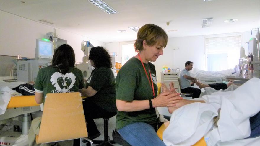 Texto Alternativo: Los pacientes en hemodiálisis del Hospital Fundación Alcorcón mejoran su experiencia con actividades complementarias durante su tratamiento