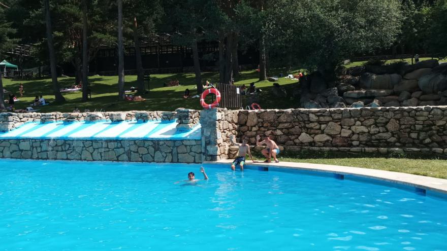 Texto Alternativo: La Comunidad de Madrid abre este miércoles sus piscinas públicas de verano
