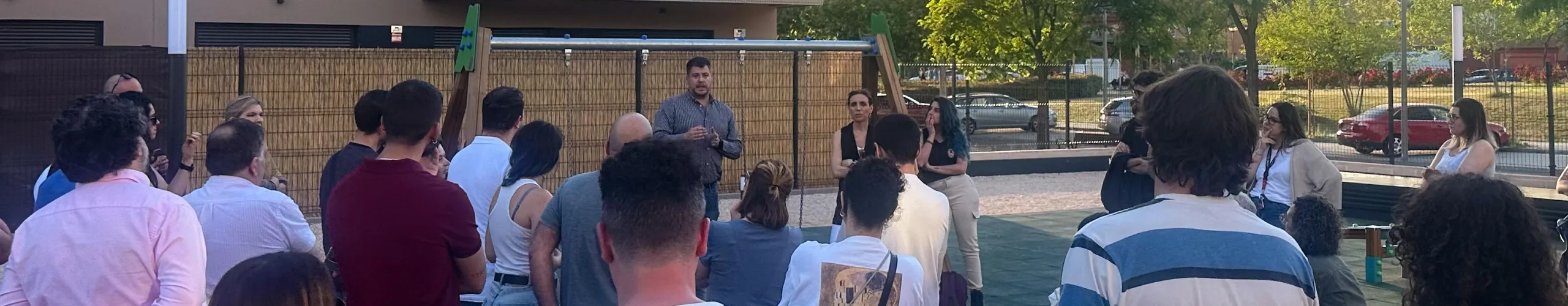 Texto Alternativo: Alcorcón se reúne con los afectados de las dos fases del Plan Vive para recoger todas sus demandas con el fin de exigir una solución a la Comunidad de Madrid
