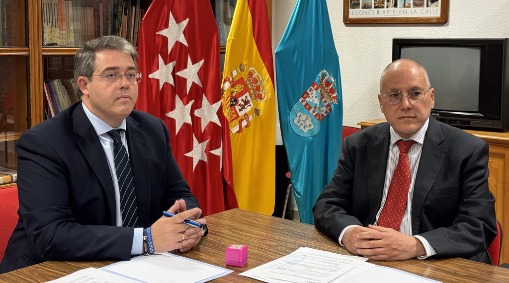 Texto Alternativo: El Ayuntamiento firma un acuerdo con Karsan España para colaborar en la contratación de vecinos de Leganés