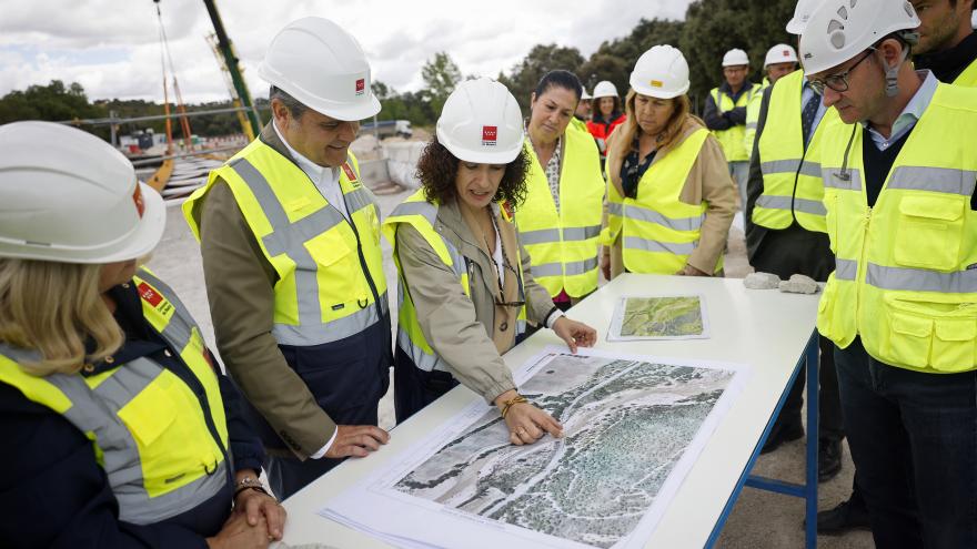 Texto Alternativo: La Comunidad de Madrid ultima las obras de construcción de los tres puentes de Aldea del Fresno afectados por la DANA del año pasado