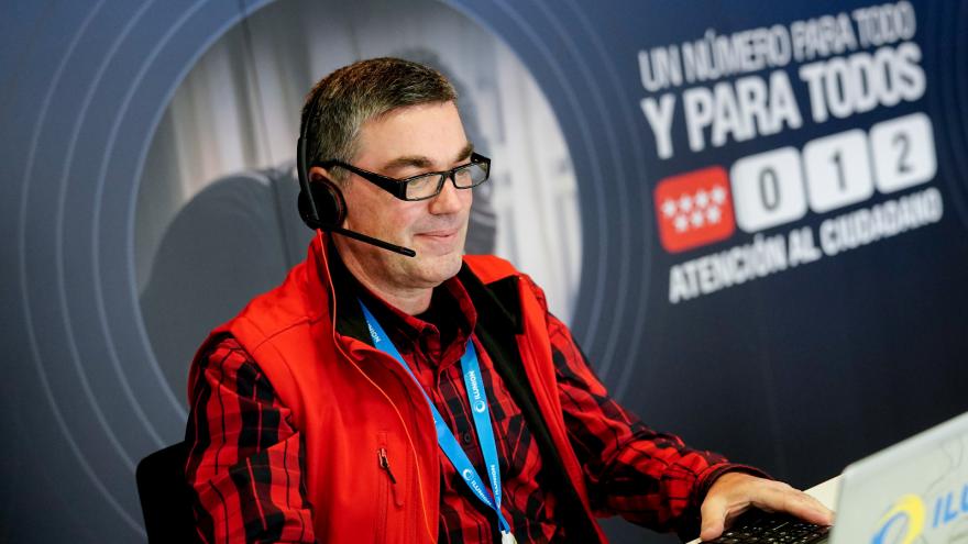 Texto Alternativo: La Comunidad de Madrid activa un nuevo protocolo en el 012 con información sobre medidas de apoyo a personas con discapacidad a través del 012