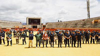 Texto Alternativo: El alcalde asiste a la entrega de diplomas de las VI Jornadas policiales y militares de guías caninos internacionales, en Móstoles