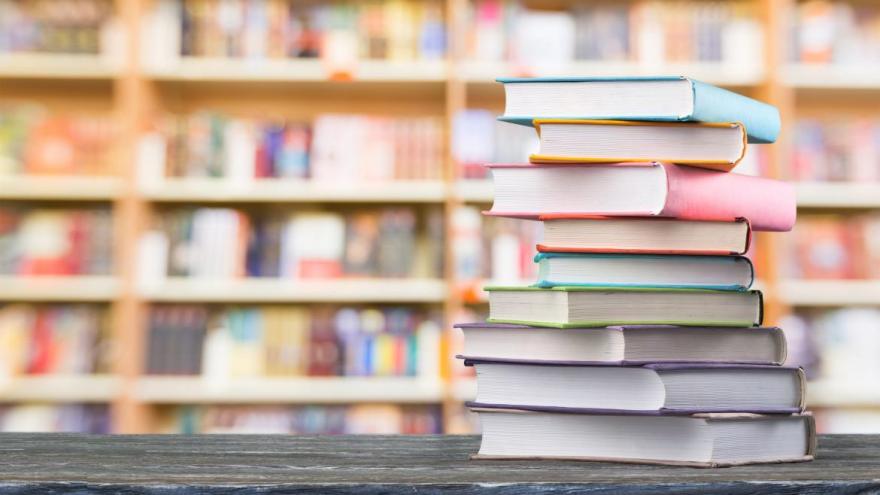 Texto Alternativo: La Comunidad de Madrid reúne en cinco de sus bibliotecas públicas a destacados autores de obras de divulgación científica para acercar su trabajo al público