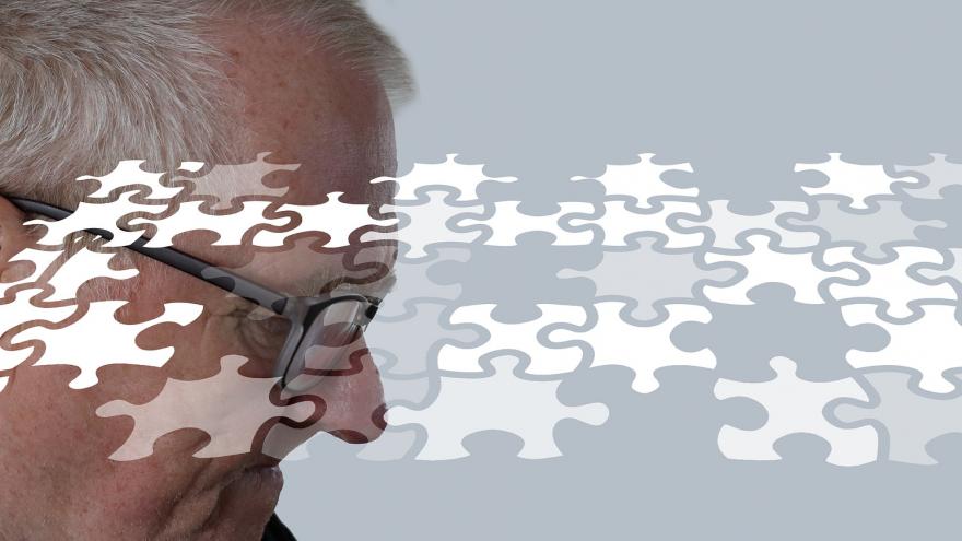 Texto Alternativo: La Comunidad de Madrid organiza durante el mes de junio talleres de formación para profesionales y familiares de personas con Alzheimer