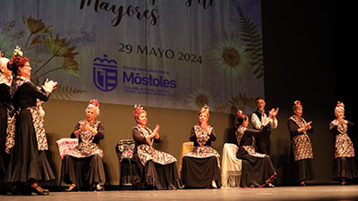Texto Alternativo: El Teatro del Bosque acogió las actuaciones de las actividades de los Centros de Mayores de Móstoles