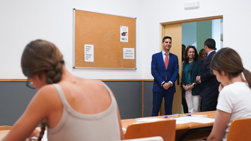 Texto Alternativo: Más de 39.000 alumnos comienzan hoy los exámenes de la EvAU en los campus madrileños