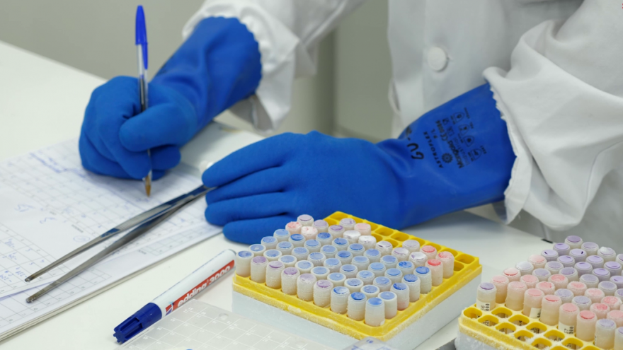 Texto Alternativo: Un estudio con participación del Hospital 12 de Octubre demuestra que un tratamiento sin quimioterapia reduce un 48 por ciento el riesgo de progresión en un tipo de cáncer de mama avanzado