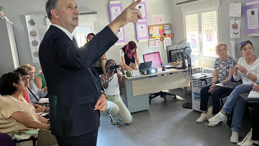 Texto Alternativo: La Comunidad de Madrid crea la Red de Centros de Capacitación Digital para acercar el uso de la tecnología a zonas rurales y personas vulnerables
