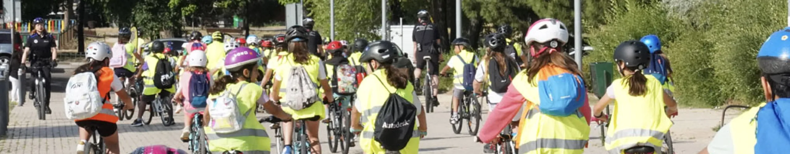 Texto Alternativo: Alcorcón celebra el Día Mundial de la Bicicleta con una ruta ciclista escolar y actividades de educación ambiental junto a más de un centenar de alumnos y alumnas