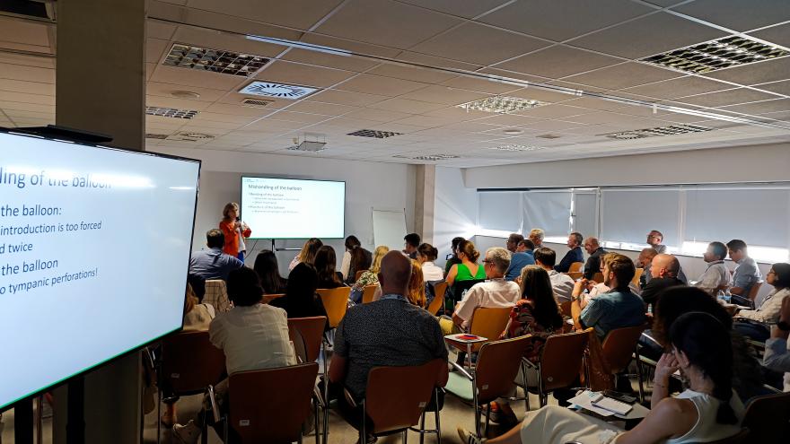 Texto Alternativo: El Hospital Universitario de Fuenlabrada forma a profesionales en el tratamiento de la trompa de Eustaquio