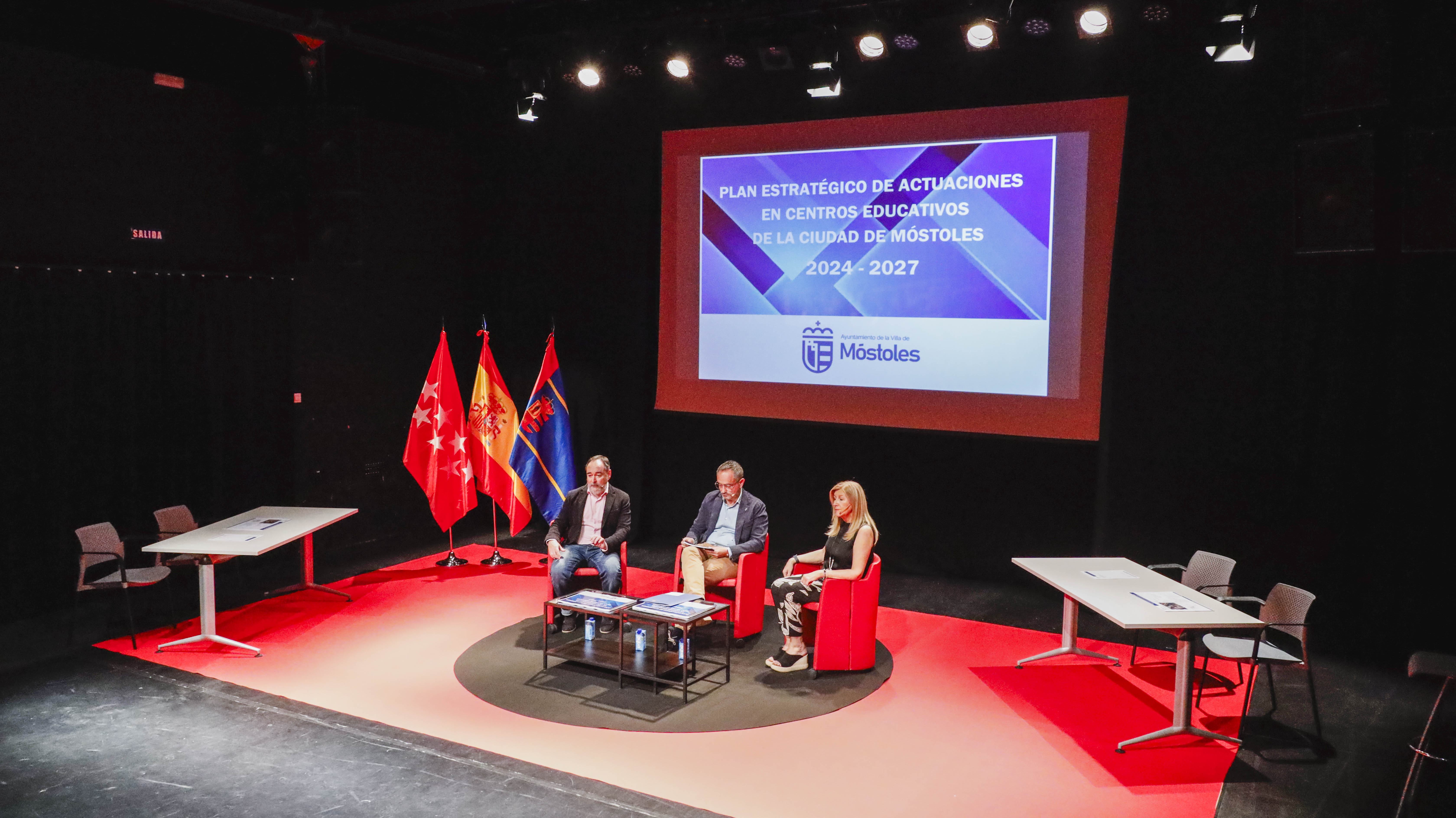 Texto Alternativo: El alcalde ha presentado el Plan Estratégico de Actuaciones en centros educativos de la ciudad de Móstoles ante más de 70 representantes y AMPAS del municipio