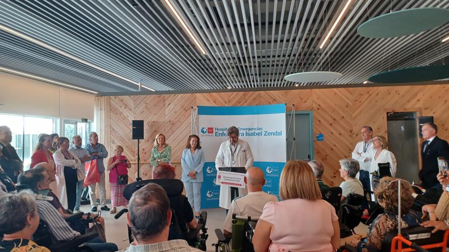 Texto Alternativo: La Comunidad de Madrid celebra el Día Mundial de la Esclerosis Lateral Amiotrófica junto a pacientes, familiares y asociaciones médicas y científicas