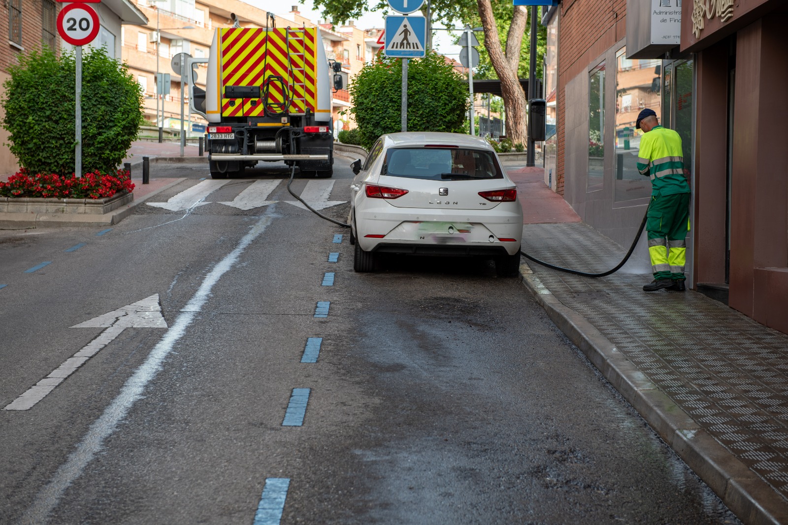Texto Alternativo: Comienza la campaña de limpiezas especiales de verano en distintas zonas del municipio