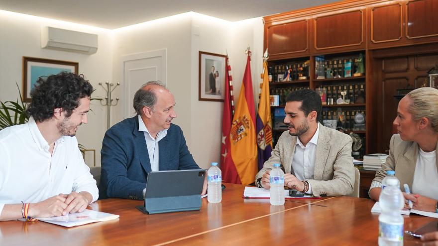 Texto Alternativo: La Comunidad de Madrid trabaja en un proyecto piloto para la digitalización de expedientes que agilizará los trámites administrativos de los ayuntamientos