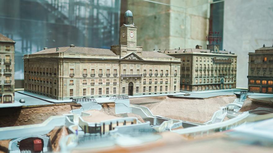Texto Alternativo: La Comunidad de Madrid supera las 20.000 visitas al cierre de la exposición Antonio Palacios. El Arquitecto de Metro