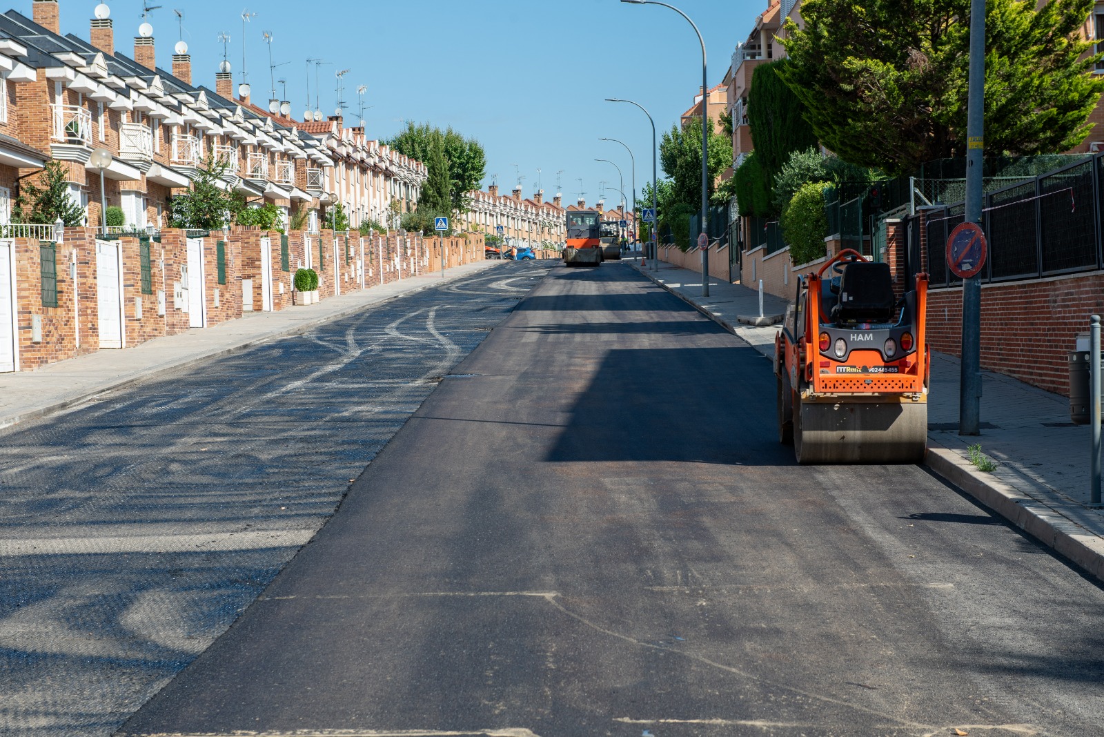 Texto Alternativo: En marcha la Operación Asfalto, que cubrirá más de 50.000 metros cuadrados de superficie en los sectores B y S