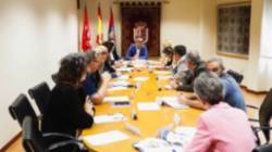 Texto Alternativo: El alcalde preside la Mesa Local por el Empleo, actualizada para el mandato 2023-2027
