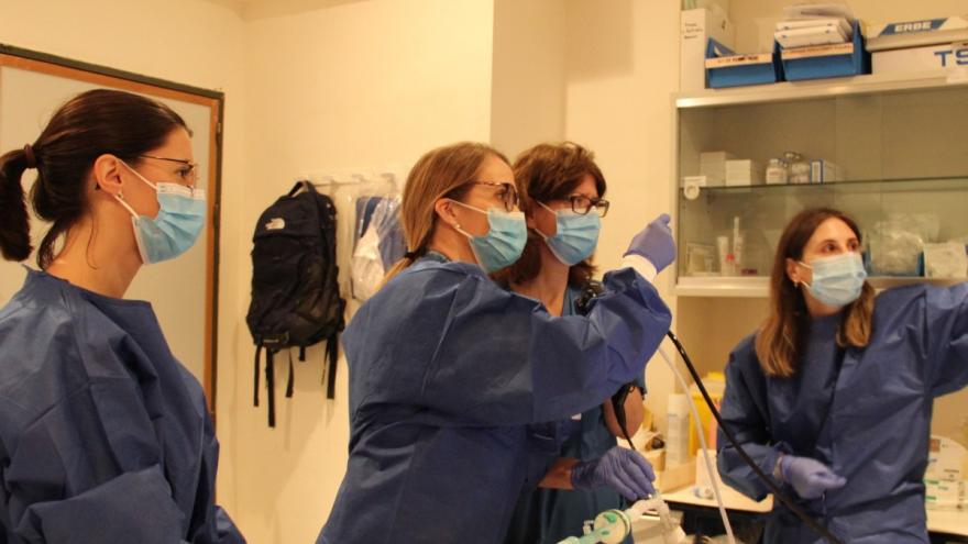 Texto Alternativo: Neumólogos del Hospital Clínico San Carlos emplean una técnica de biopsia a muy baja temperatura en cáncer de pulmón que evita la cirugía