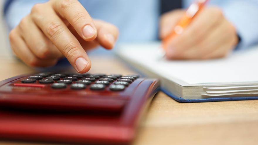 Texto Alternativo: La Comunidad de Madrid aprueba 251 millones para la subida salarial del 2% a todos sus empleados públicos