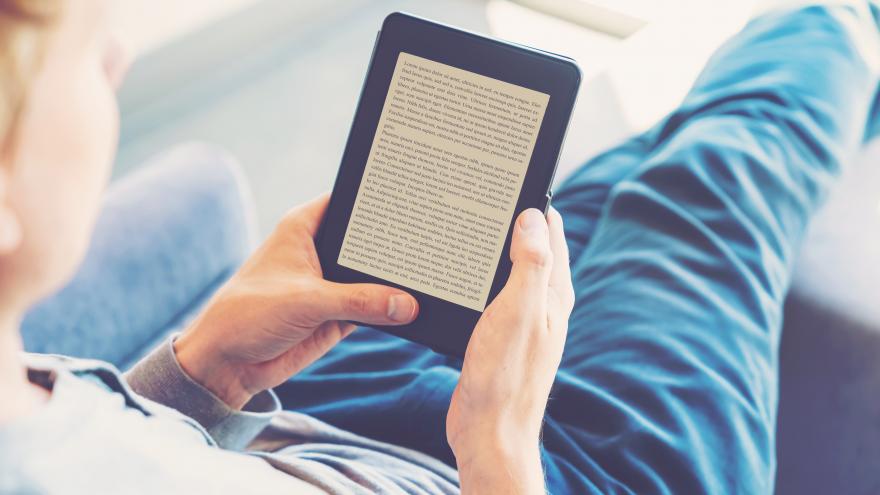 Texto Alternativo: La Comunidad de Madrid realiza cerca de 670.000 préstamos de libros con la plataforma digital eBiblio durante el primer semestre de 2024
