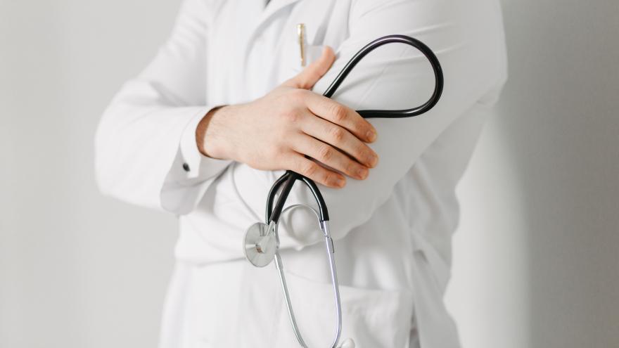 Texto Alternativo: Los jefes de Cirugía Cardiaca y de Neumología del Hospital de La Princesa, en la lista de los mejores médicos de España 2024 de El Confidencial
