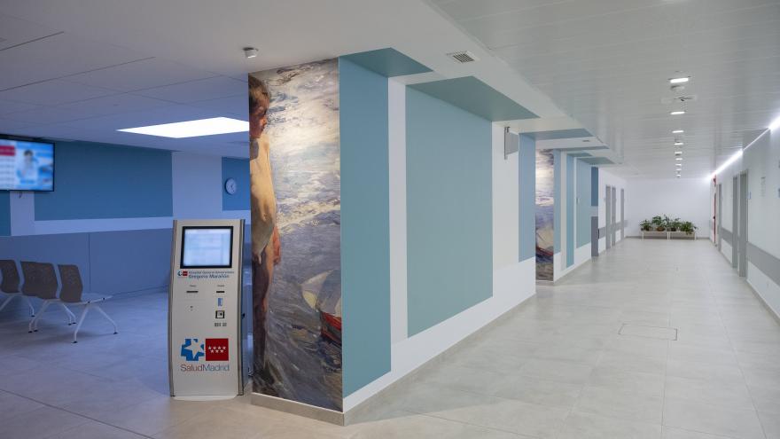 Texto Alternativo: El Hospital público Gregorio Marañón humaniza con los colores de la pintura de Sorolla las salas de espera de Oncología
