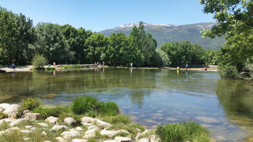 Texto Alternativo: La Comunidad de Madrid inspecciona las cuatro zonas naturales aptas para el baño y alerta del peligro de hacerlo en lugares no autorizados