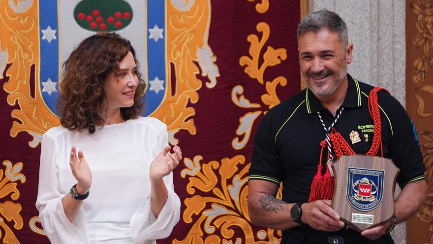 Texto Alternativo: Díaz Ayuso pide a la Virgen de la Paloma por las personas afectadas por la “pandemia silenciosa de la soledad”