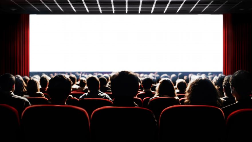 Texto Alternativo: La Comunidad de Madrid estrena un campo de voluntariado que une a jóvenes y mayores a través del cine