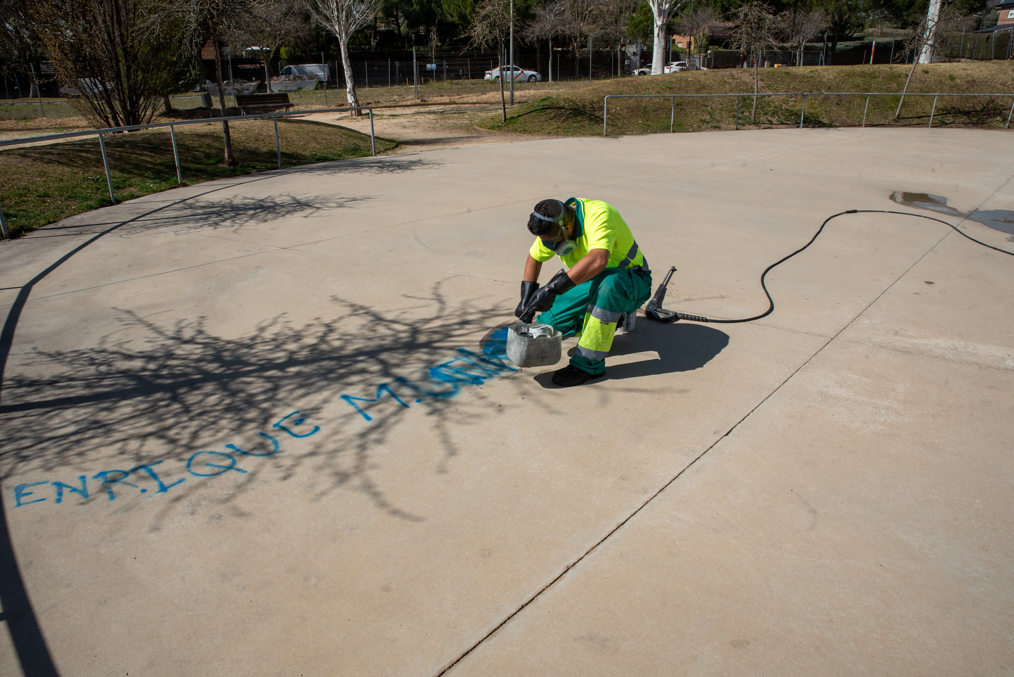 Texto Alternativo: Los servicios de limpieza han eliminado más de 300 grafitis al mes en el primer semestre del año